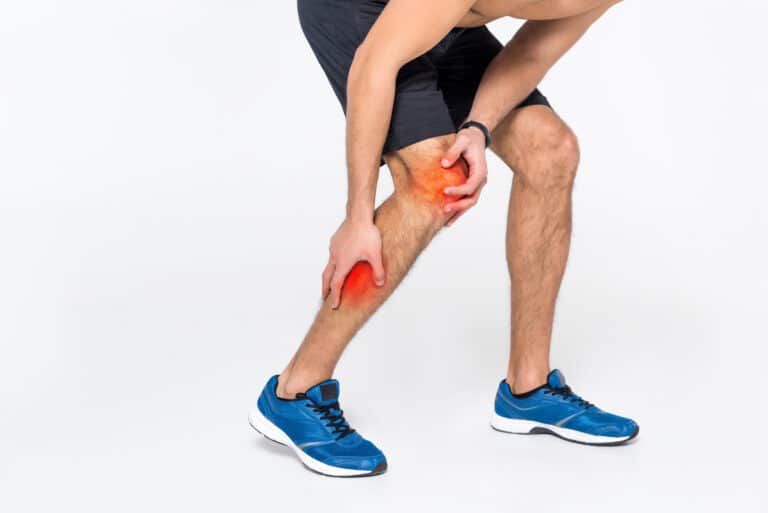 leg muscle pain in man